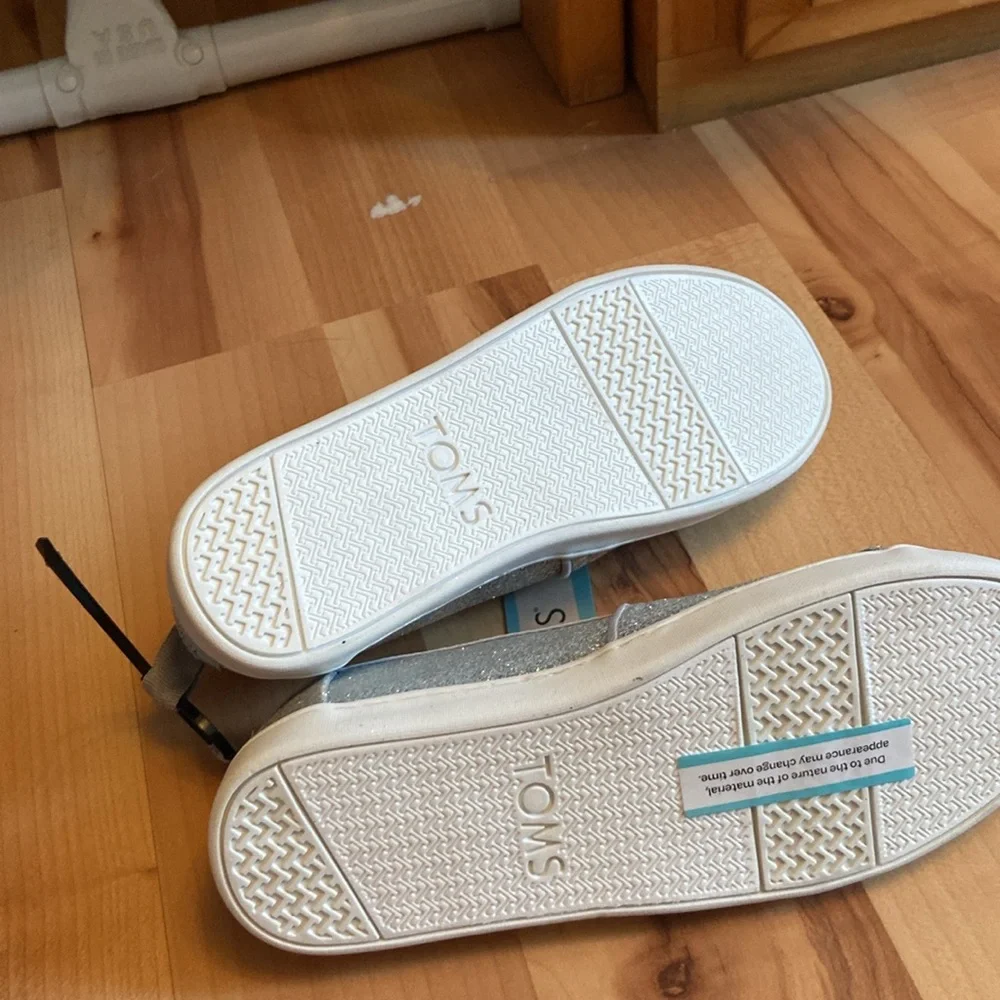 Girl glitter toms shoes new size 3